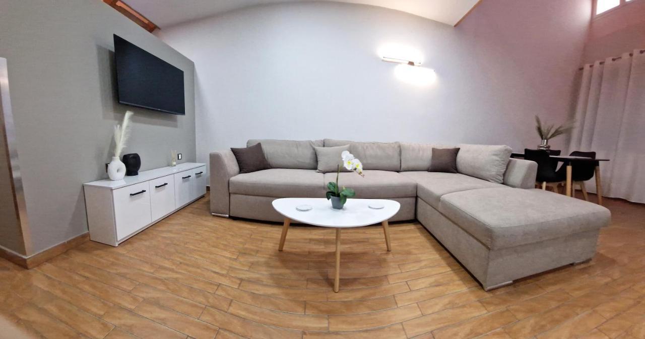 Pg Luxury Apartment Kavála ภายนอก รูปภาพ