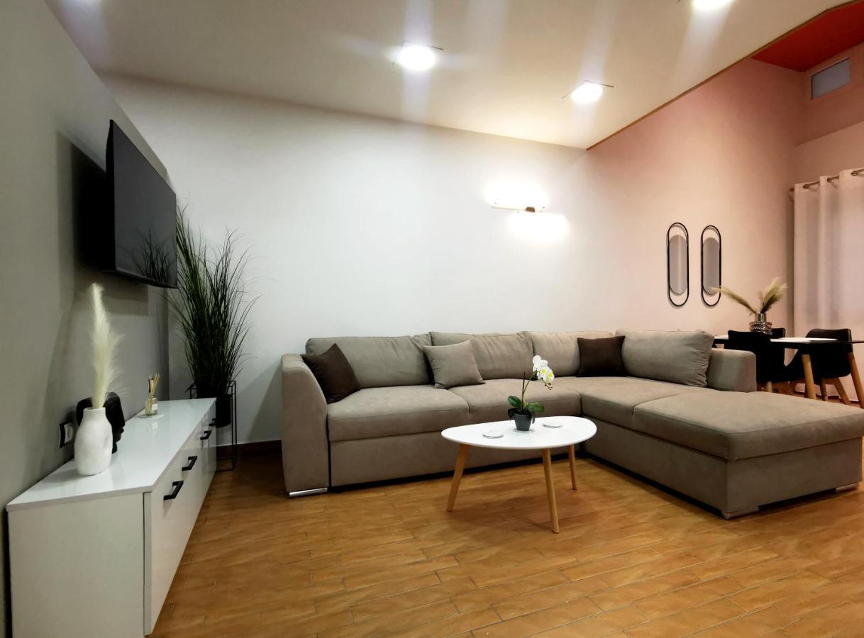 Pg Luxury Apartment Kavála ภายนอก รูปภาพ